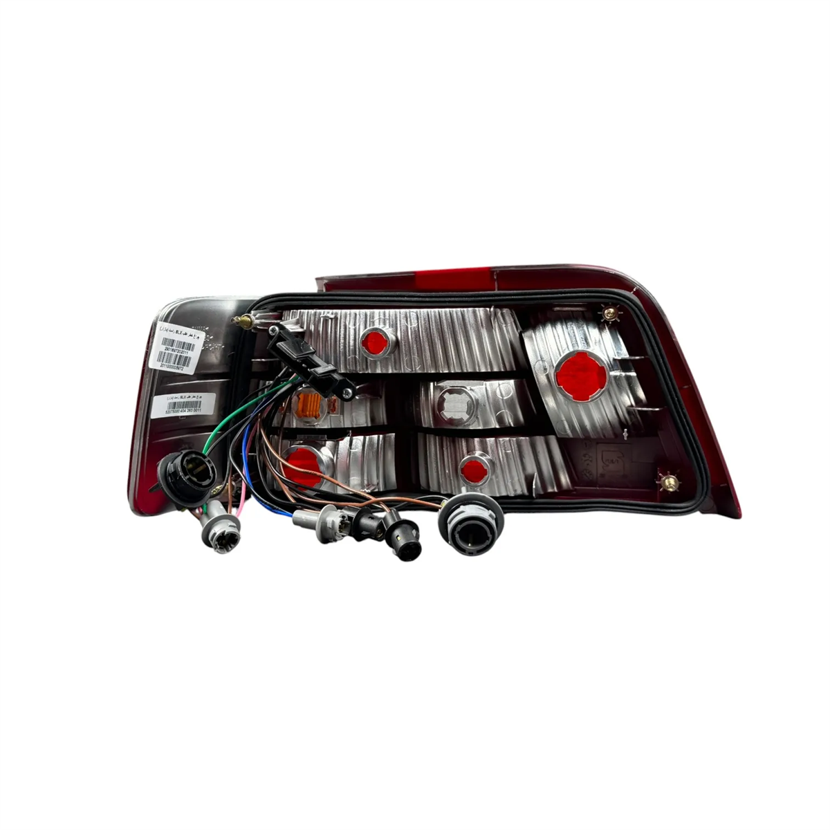 نمای پشت چراغ خطر عقب راست پژو 405 SLX مدرن